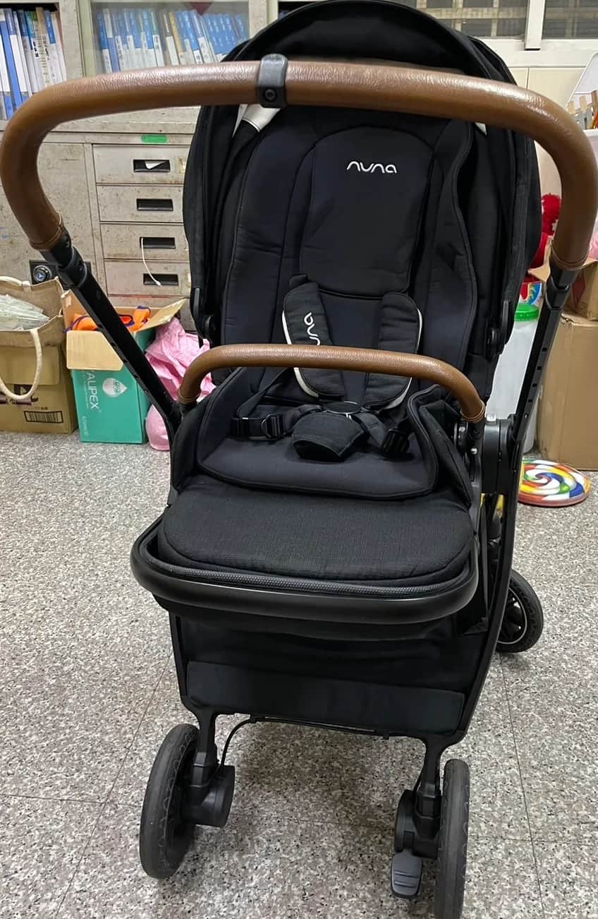 Nuna Triv Next 雙向推車 + Scoot & Ride Cool飛滑步滑板車 套組