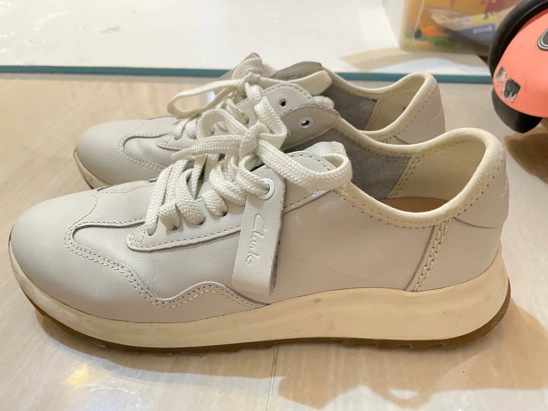 Clarks 女款休閒運動鞋 1雙