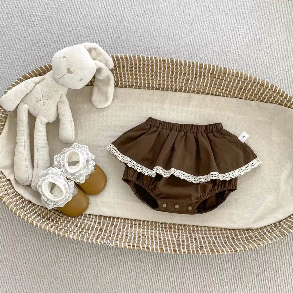 全新🆕女寶花邊短褲 咖 90cm